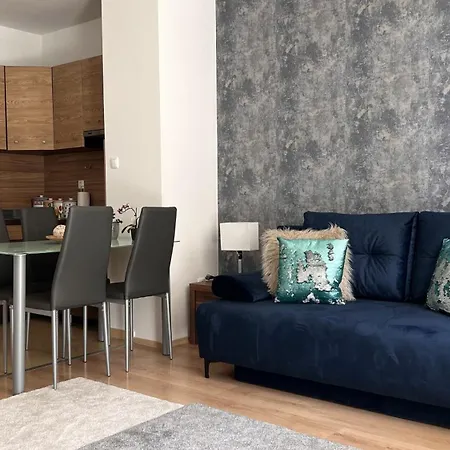 Cosy Living W Balcony Apartment
