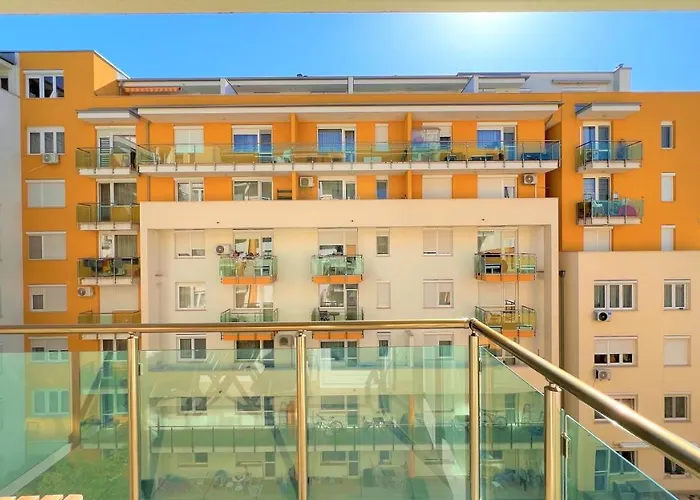 Cosy Living W Balcony